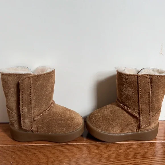 UGGS Keelan Suede Shearling Unisex Baby Booties Shoes Chestnut 0/1 NEW - Picture 3 of 5
